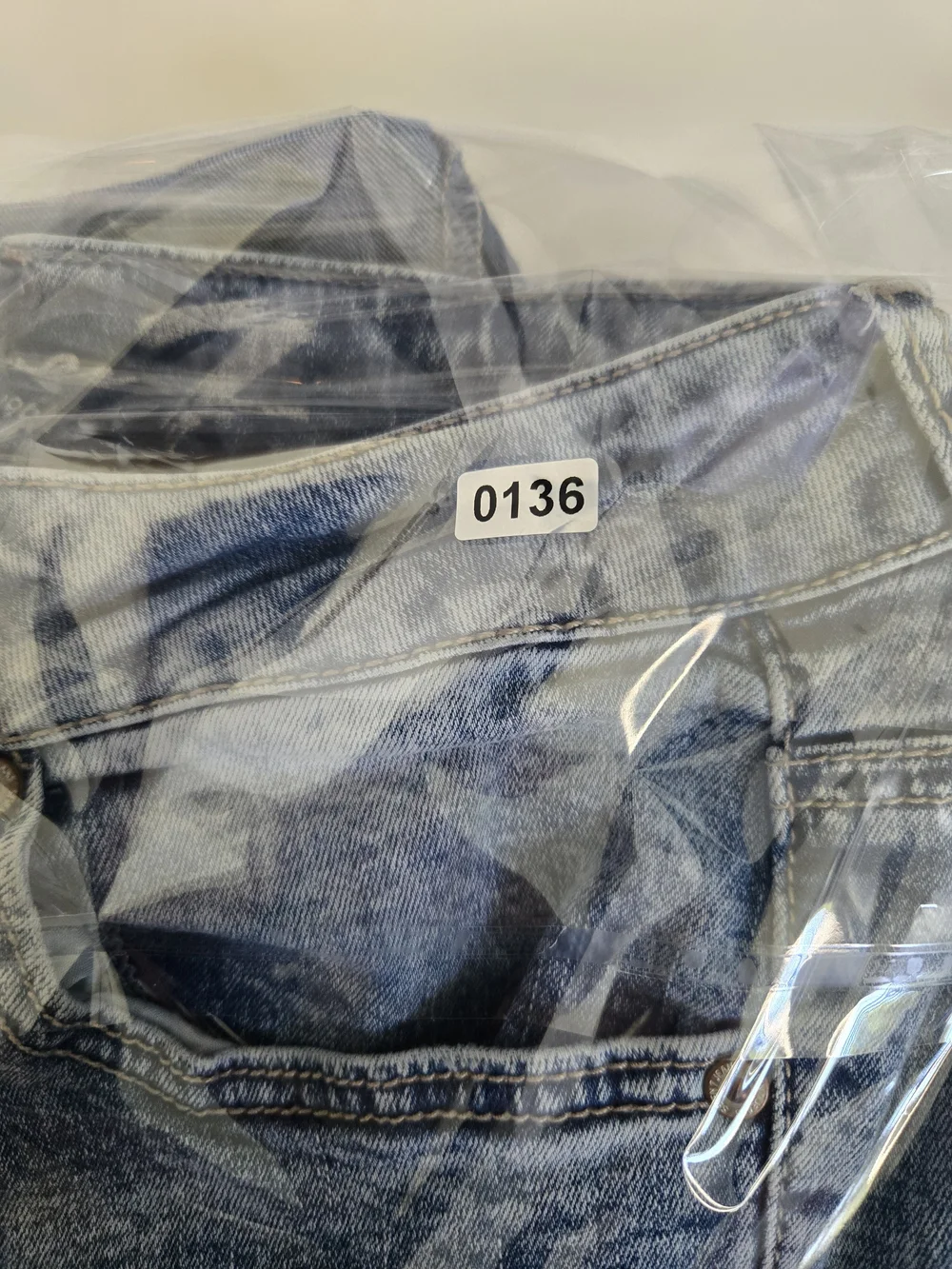 Light Wash Slim Denim Jeans With Cuffed Raw Edge Hem. Womens Size 6. - Picture 13 of 14